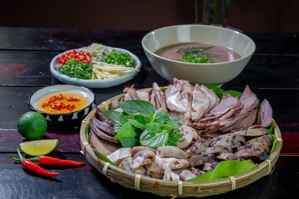 Bàn nướng đông khách tại Duy Hoàng 123